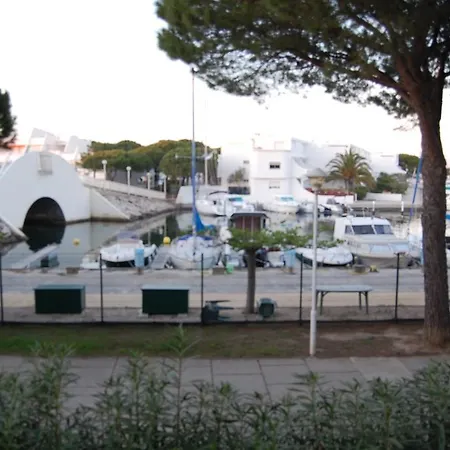 Les Caravelles Apartment *